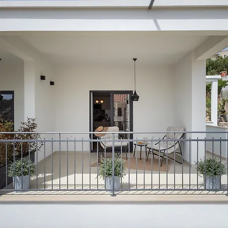 Zbondini Oasis - Hvar Apartmán *