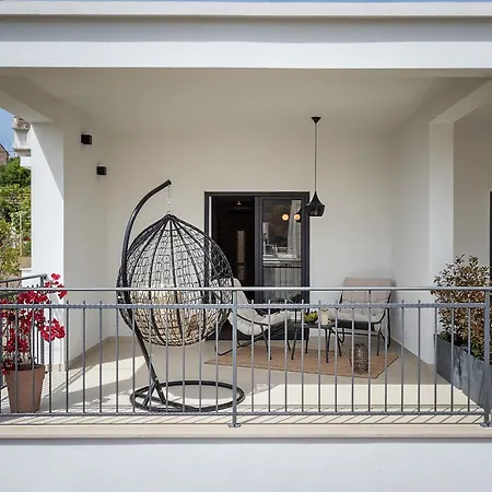 Zbondini Oasis - Hvar Apartmán *